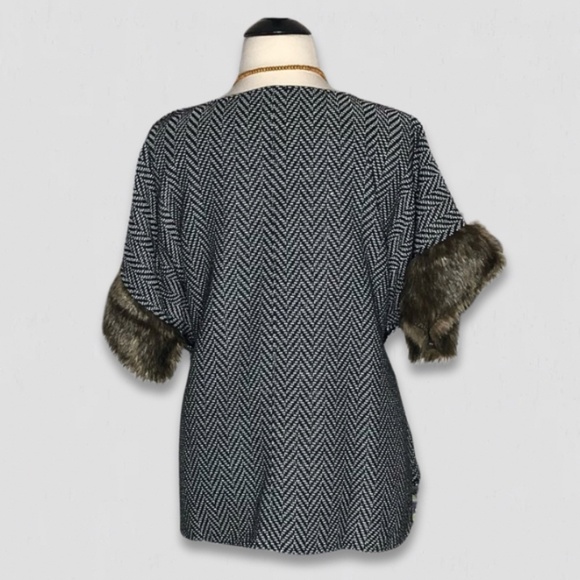 Tashon Poncho Chevron Faux Fur Trim Black/White OS - Picture 2 of 11